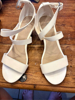 Fioni White Strappy Wedge Sandals Size 6 With Box